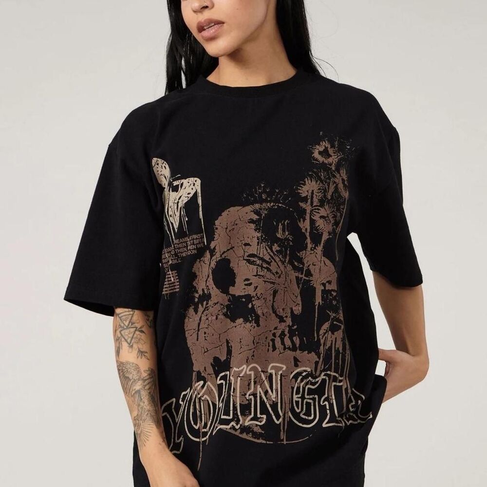 Youngla Women's Black T-shirt